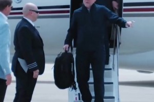 掘金冠军教练马龙抵达北卡罗来纳州！担任罗来纳大学男篮主教练